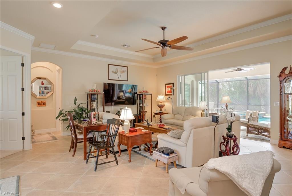 COUNTRY CLUB - Residential