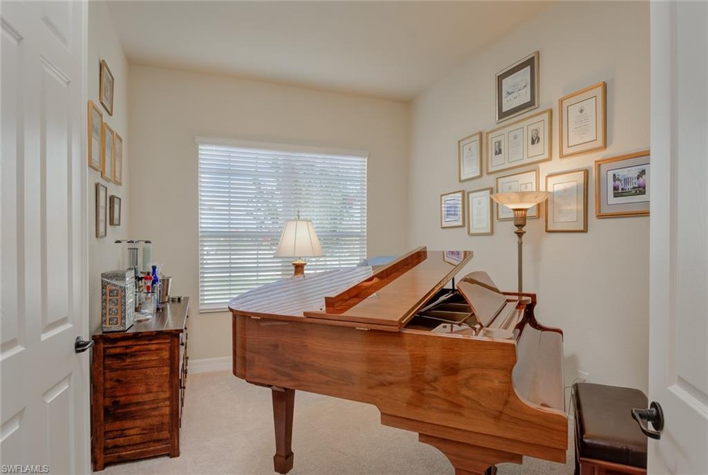 COUNTRY CLUB - Residential