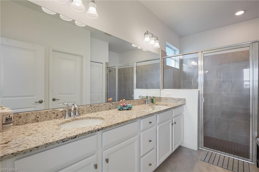 HAMPTON LAKES - Residential