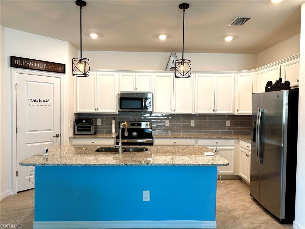 HAMPTON LAKES - Residential