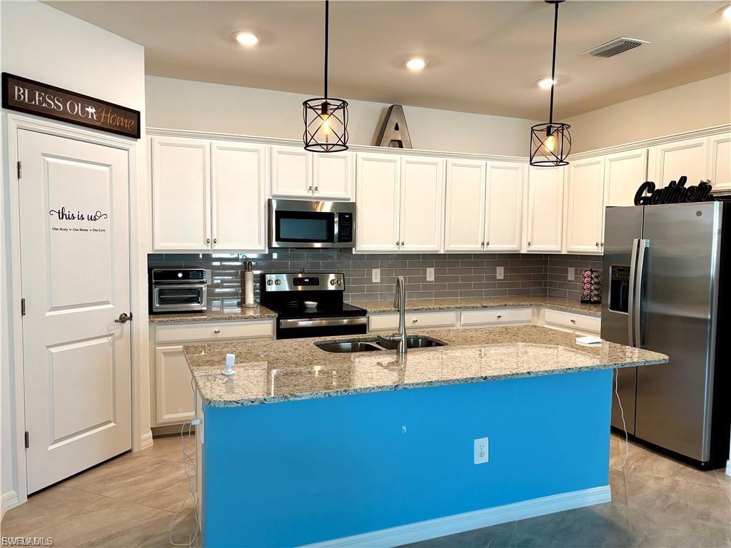 HAMPTON LAKES - Residential