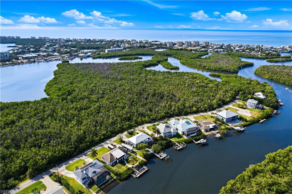 IMPERIAL SHORES - Residential