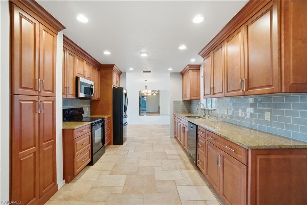 IMPERIAL SHORES - Residential