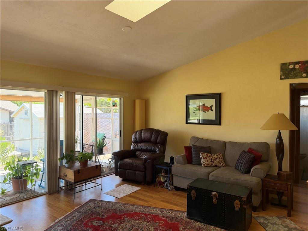 SAN CARLOS PARK - Residential