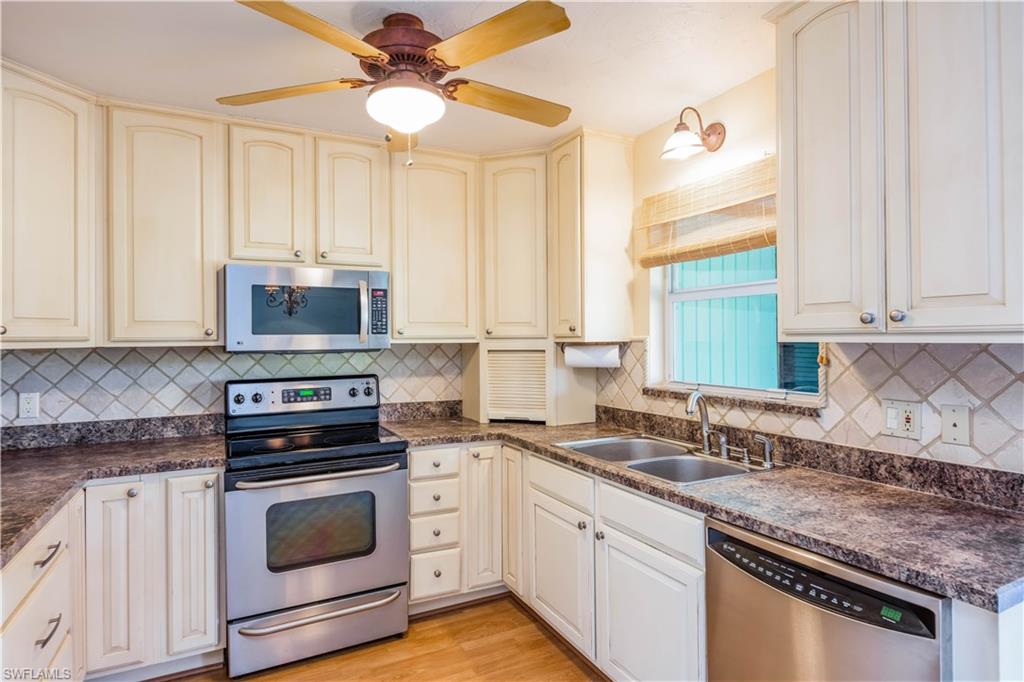 NAPLES PARK - Residential