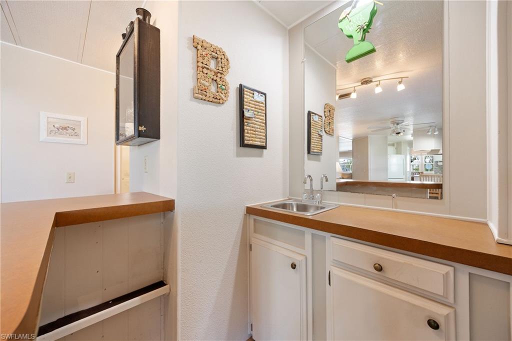 SIX LAKES COUNTRY CLUB - Residential