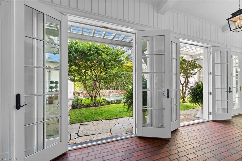 AQUALANE SHORES - Residential