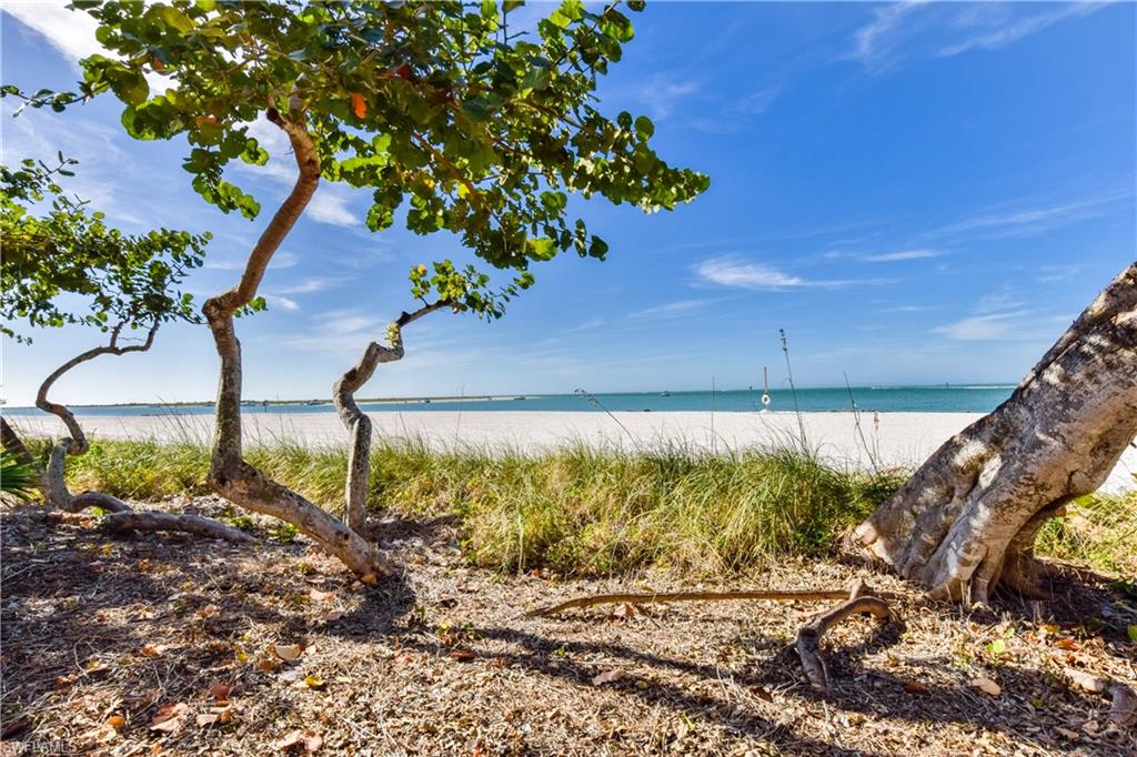 HIDEAWAY BEACH - Land