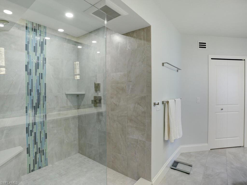 BEACH HOUSE AT NAPLES CAY - Residential