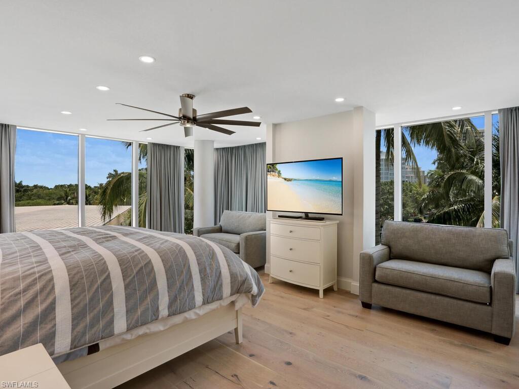 BEACH HOUSE AT NAPLES CAY - Residential