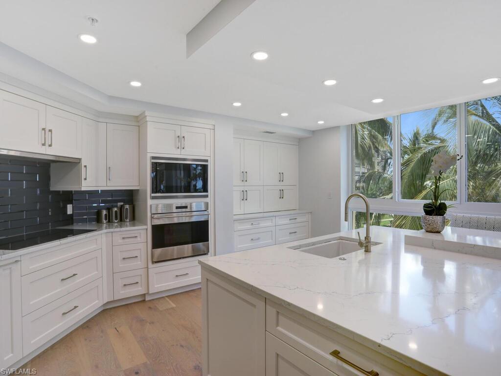 BEACH HOUSE AT NAPLES CAY - Residential