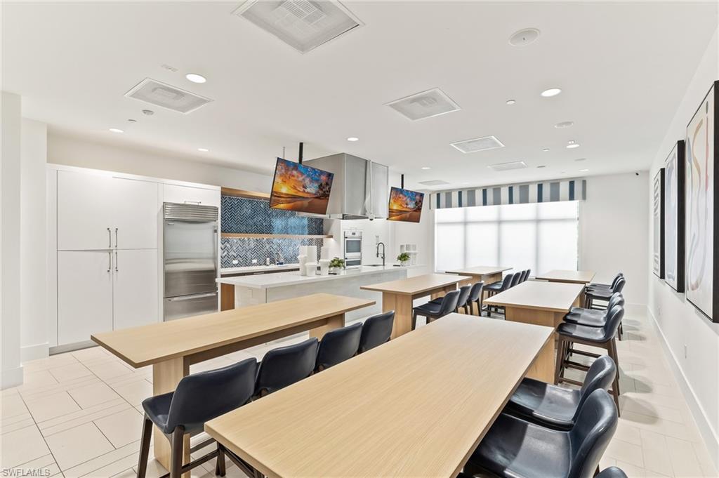 VALENCIA TRAILS - Residential Lease