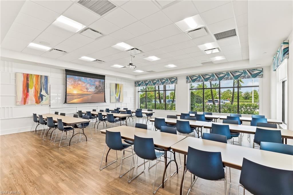 VALENCIA TRAILS - Residential Lease