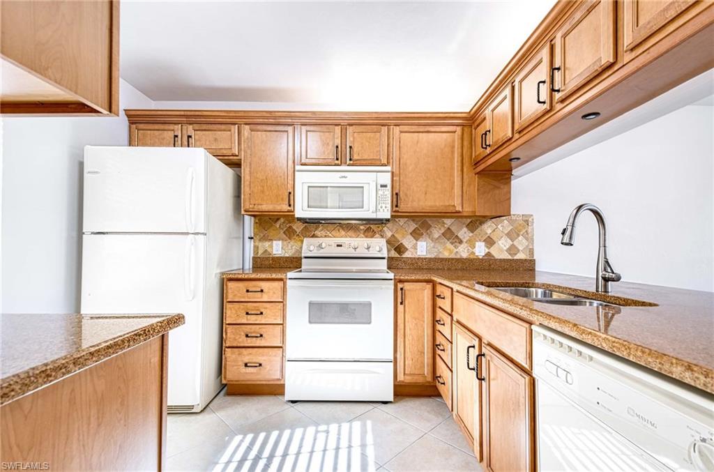 GREENWOOD VILLAGE AT KINGS LAKE - Residential