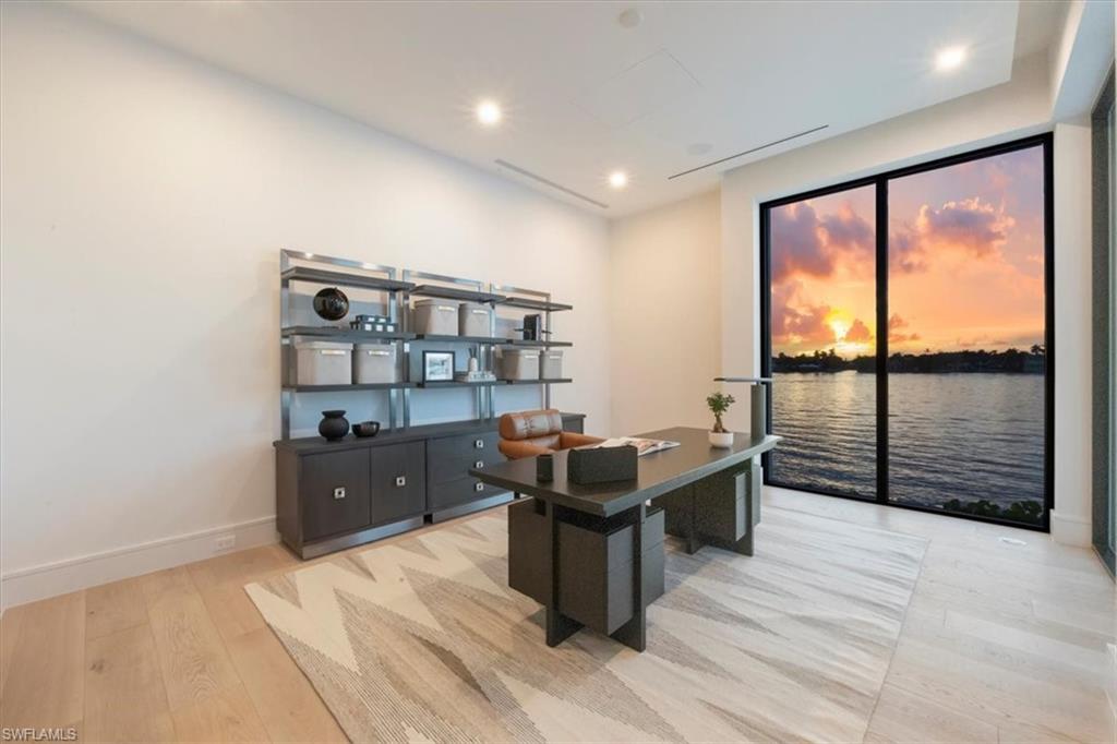 ROYAL HARBOR - Residential