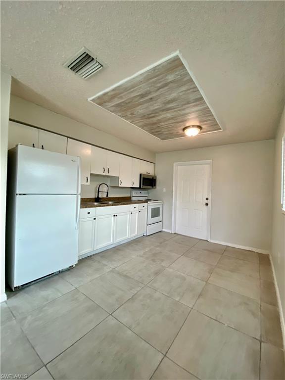 PINE MANOR - Residential Lease