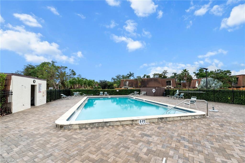 1454 Park Shore CIR 2