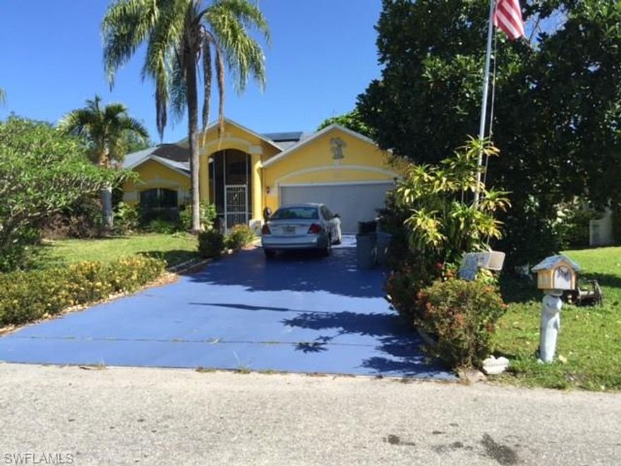 LARGE POOL IN THIS HOME. ORIGINAL OWNER READY TO MOVE. NEEDS TLC.   A/C REPLACED JAN. 2016. ALSO INSULATED ATTIC AND INSTALLED SOLAR FANS AT THAT TIME. SOLAR HWH AND POOL HEATER. CENTRAL VACCUM. SHOWERS HAVE BEEN RETILED. MBR HAS JACUZZI TUB AND SEPARATE SHOWER. FENCED YARD. LOTS OF FRUIT TREES INCLUDING MANGOES, LOQUAT, FIG TREE, AND LEECHEE NUT TREE.  KITCHEN WAS REDONE 2 YEARS AGO. KITCHEN HAS JENN AIRE OVEN AND BUILT IN PANTRY WITH SPICE SHELVES ETC.  SELLER WILL SELL FURNITURE TO BE NEGOTIATED. LARGE SCREENED POOL AND PATIO WITH SLIDEBACK DOORS.