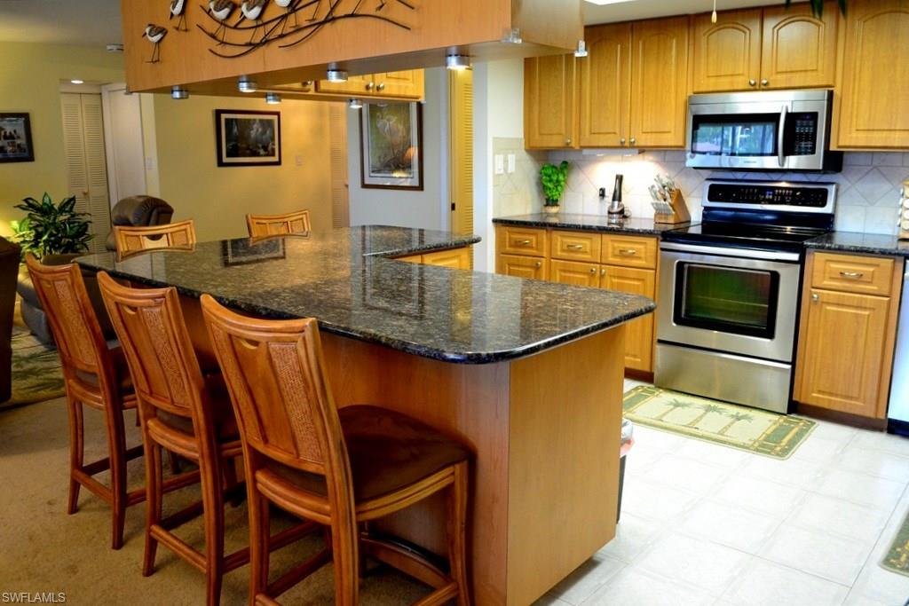 COMMODORE CONDO - Residential