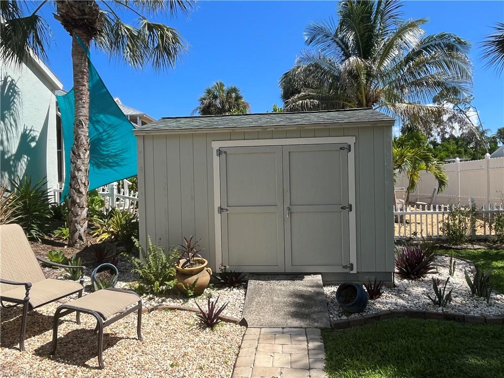 ISLAND PARK WOODS - Residential