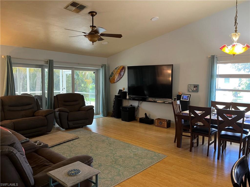 ISLAND PARK WOODS - Residential