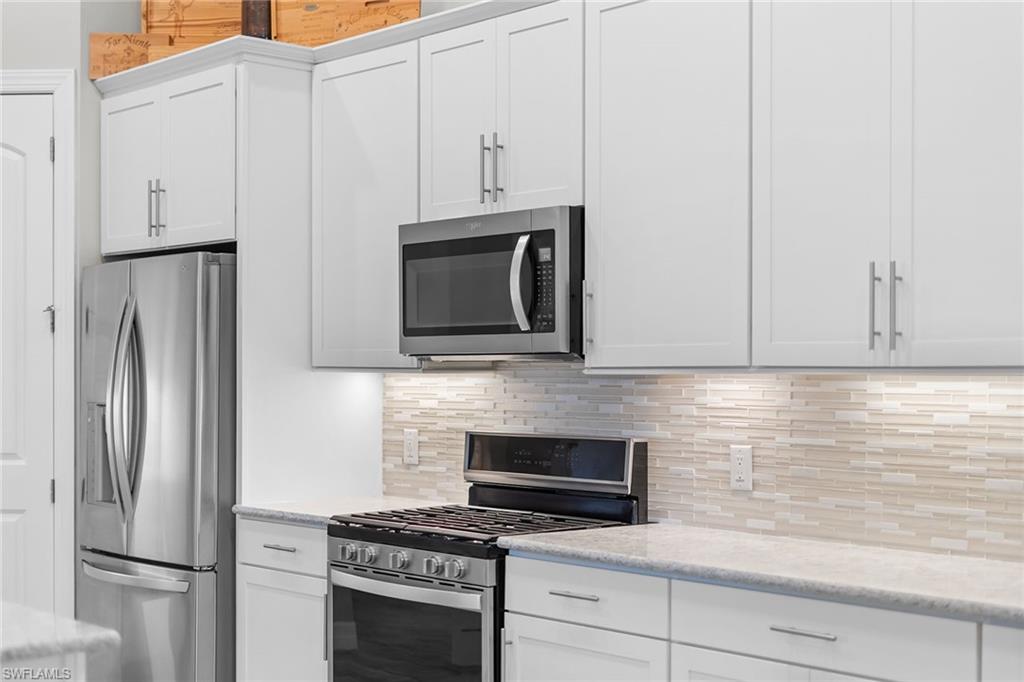 AVERY SQUARE - Residential