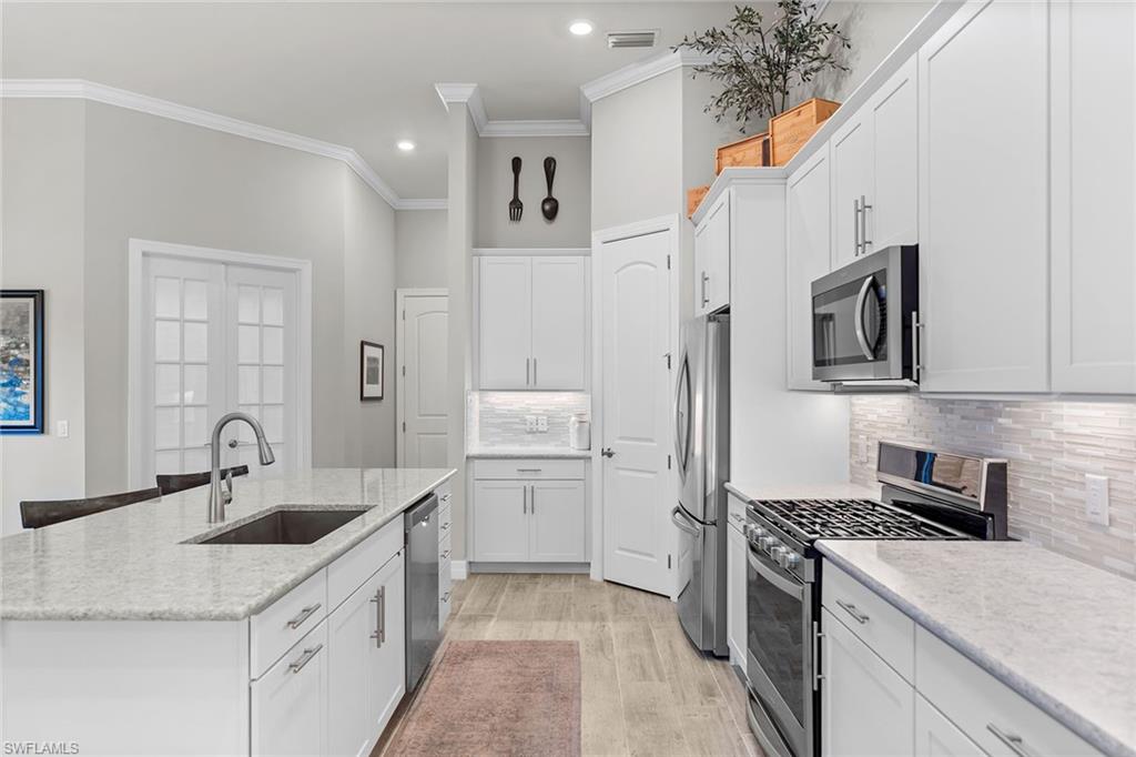 AVERY SQUARE - Residential