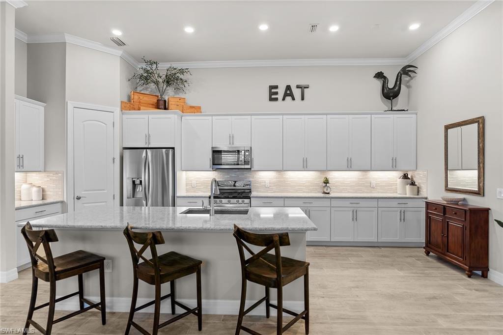 AVERY SQUARE - Residential