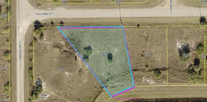 Vacant oversized canal lot in beautiful Lehigh Acres, Florida. Build your dream home in this prime residential area, near shopping, schools and entertainment. Don't miss this opportunity! Contact listing agent for more info.