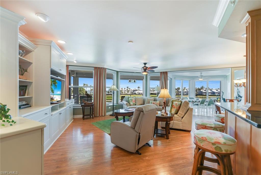 LAND'S END - Residential