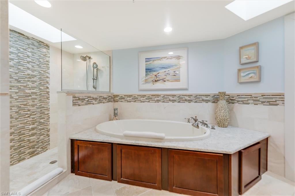 LAND'S END - Residential