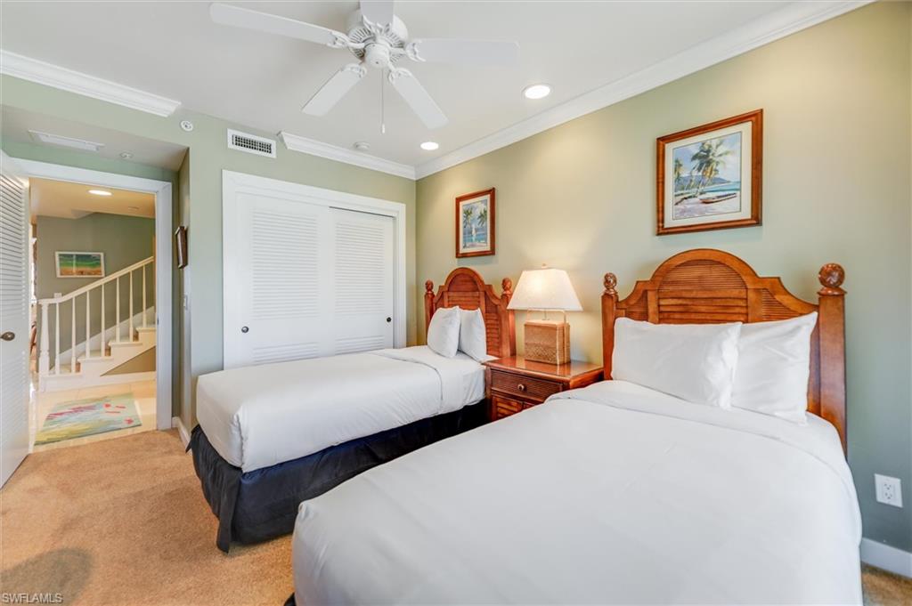 LAND'S END - Residential