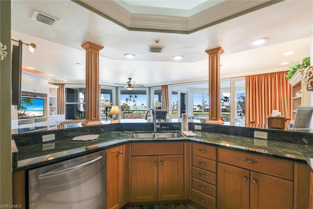 LAND'S END - Residential