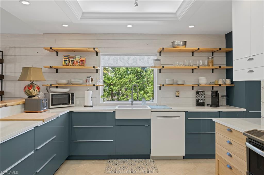 SANIBEL HIGHLANDS - Residential