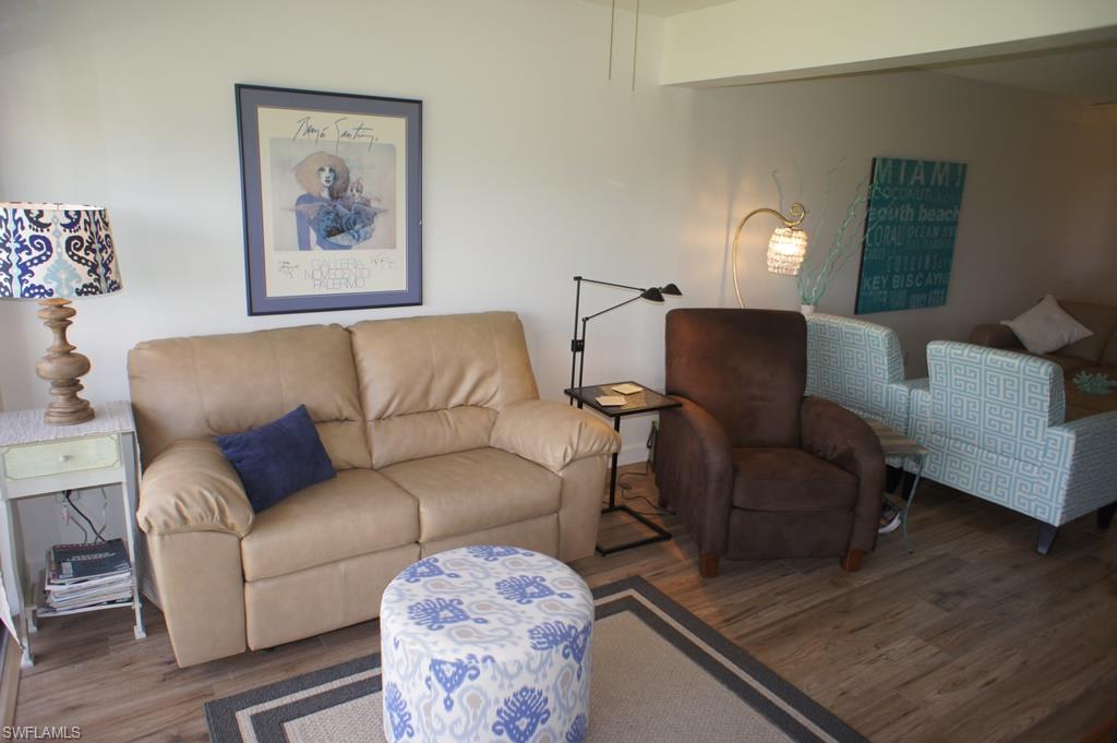 SEVEN LAKES - Residential