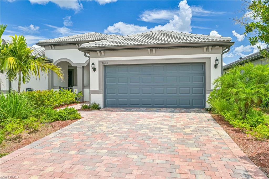 COUNTRY CLUB - Residential