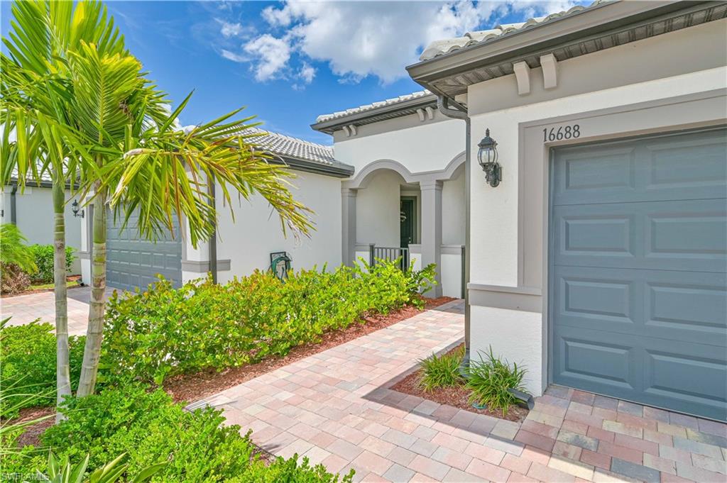 COUNTRY CLUB - Residential