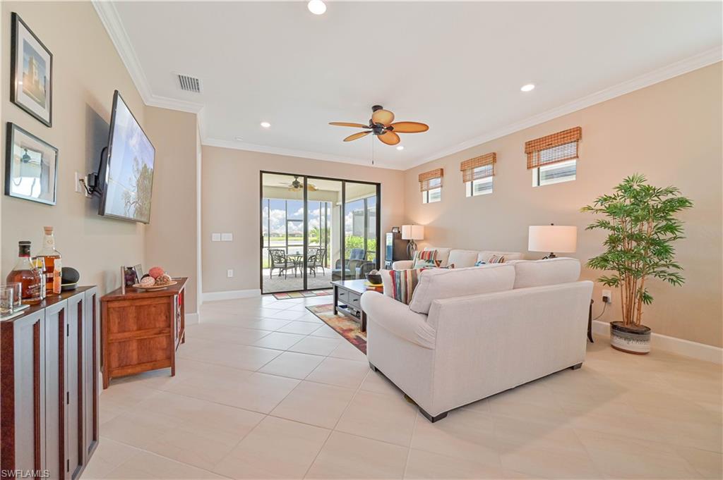 COUNTRY CLUB - Residential