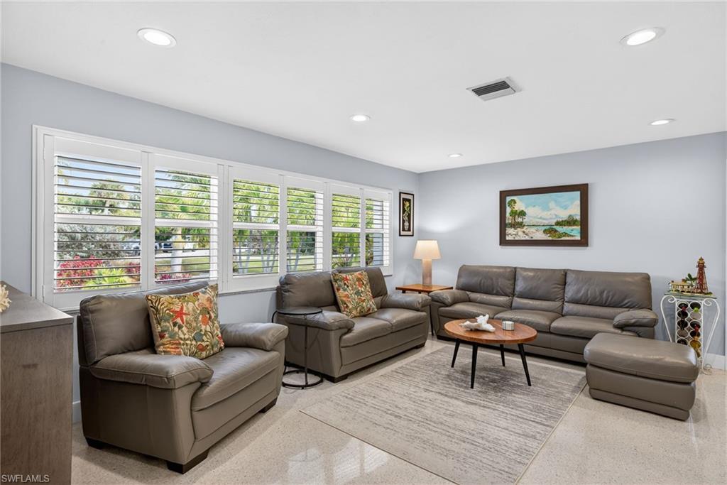 EAST ROCKS - Residential