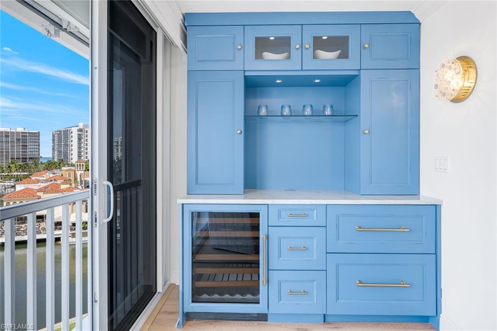 250 PARK SHORE DR 601