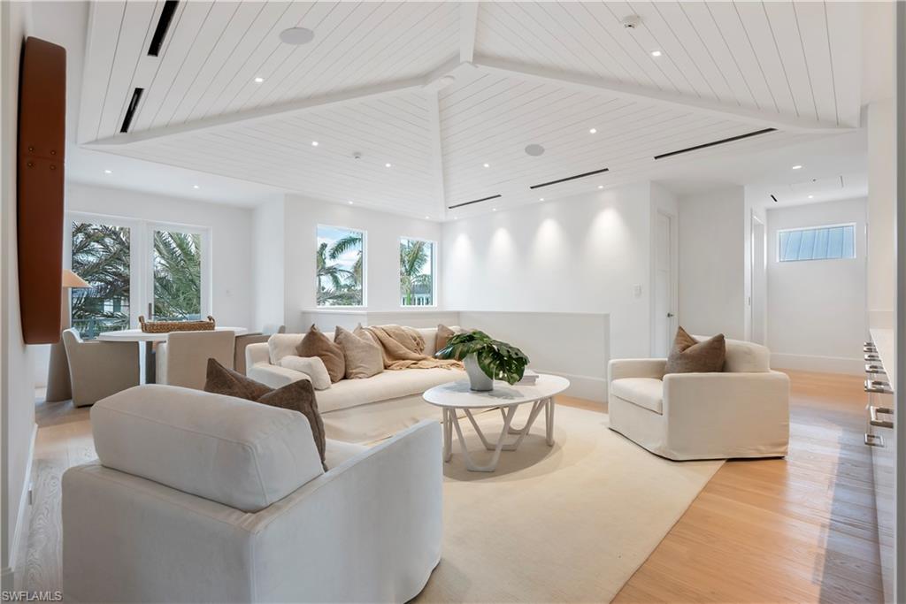 AQUALANE SHORES - Residential