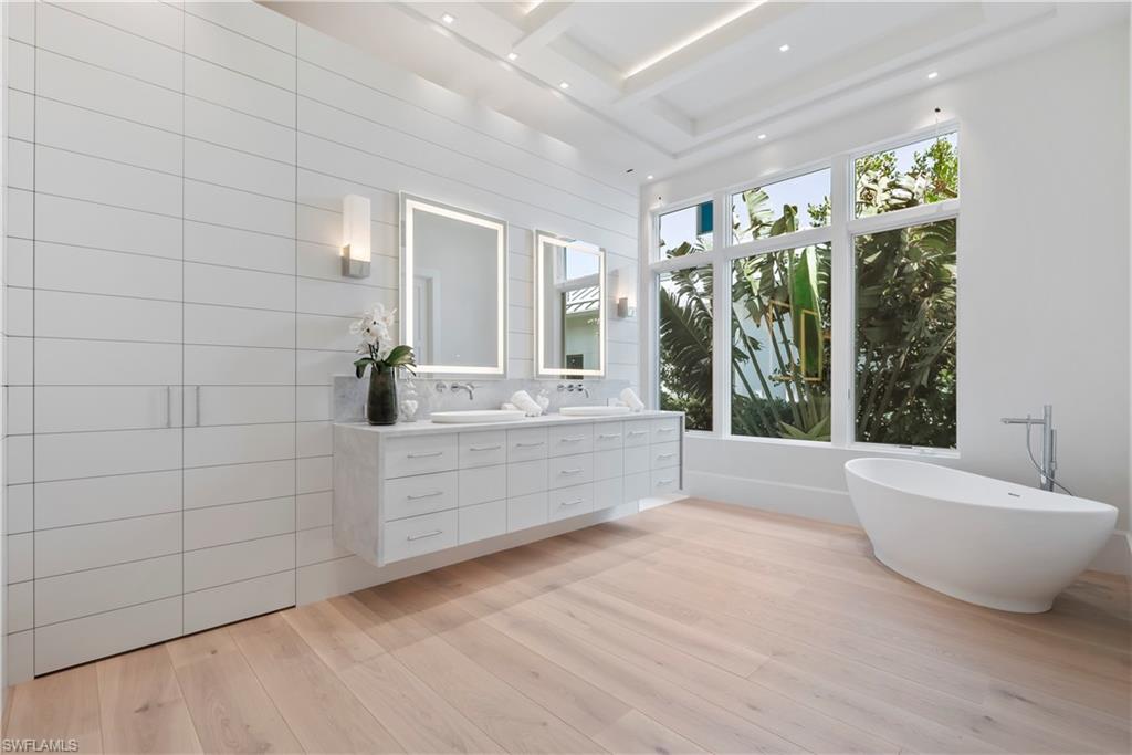 AQUALANE SHORES - Residential