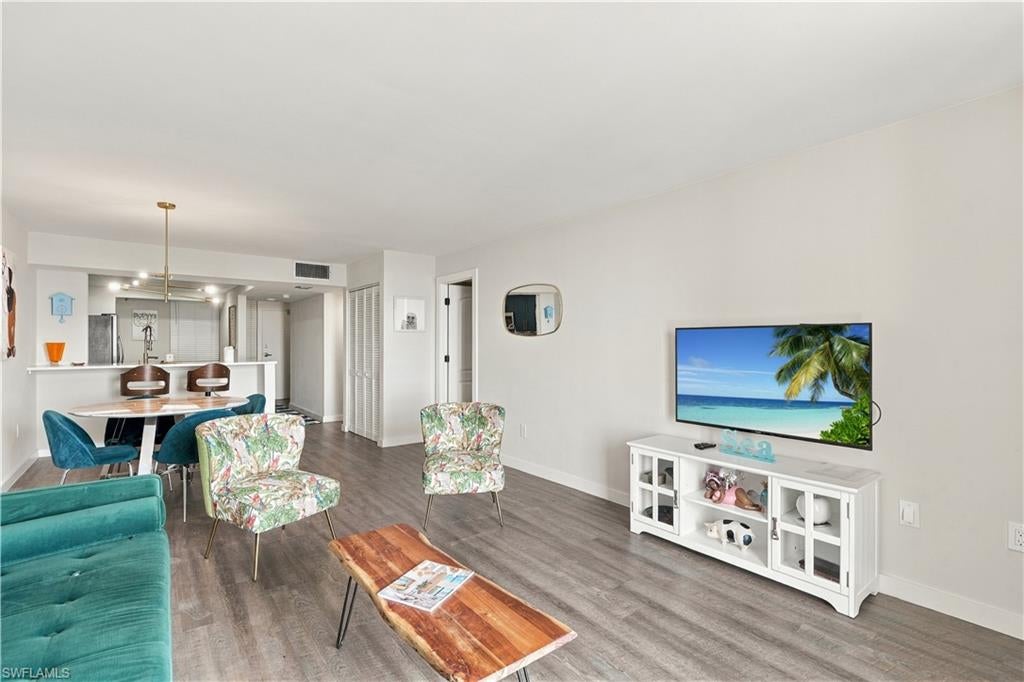 320 Seaview CT 602