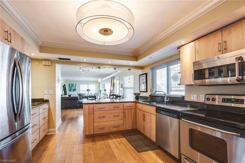 MARINA MANOR - Residential