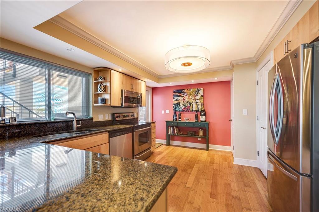 MARINA MANOR - Residential