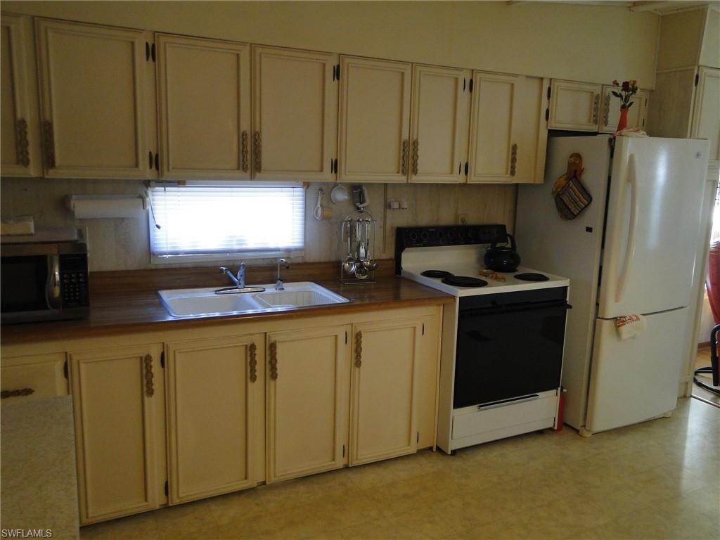 THUNDERBIRD MOBILE HOMES - Residential