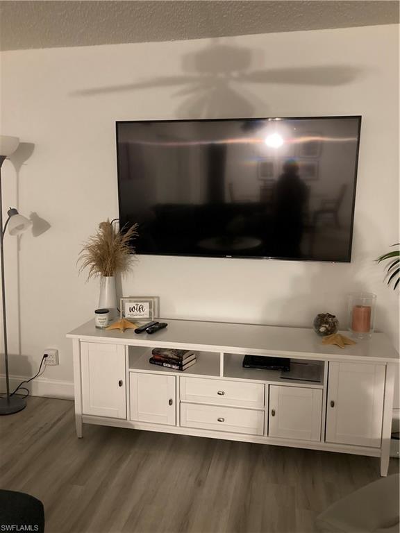 GLADES COUNTRY CLUB - Residential Lease