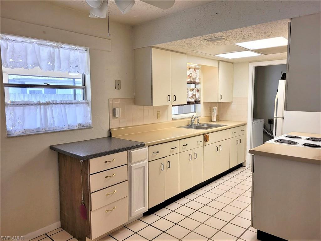 COUNTRY ESTATES - Residential