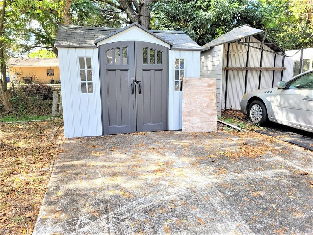 COUNTRY ESTATES - Residential