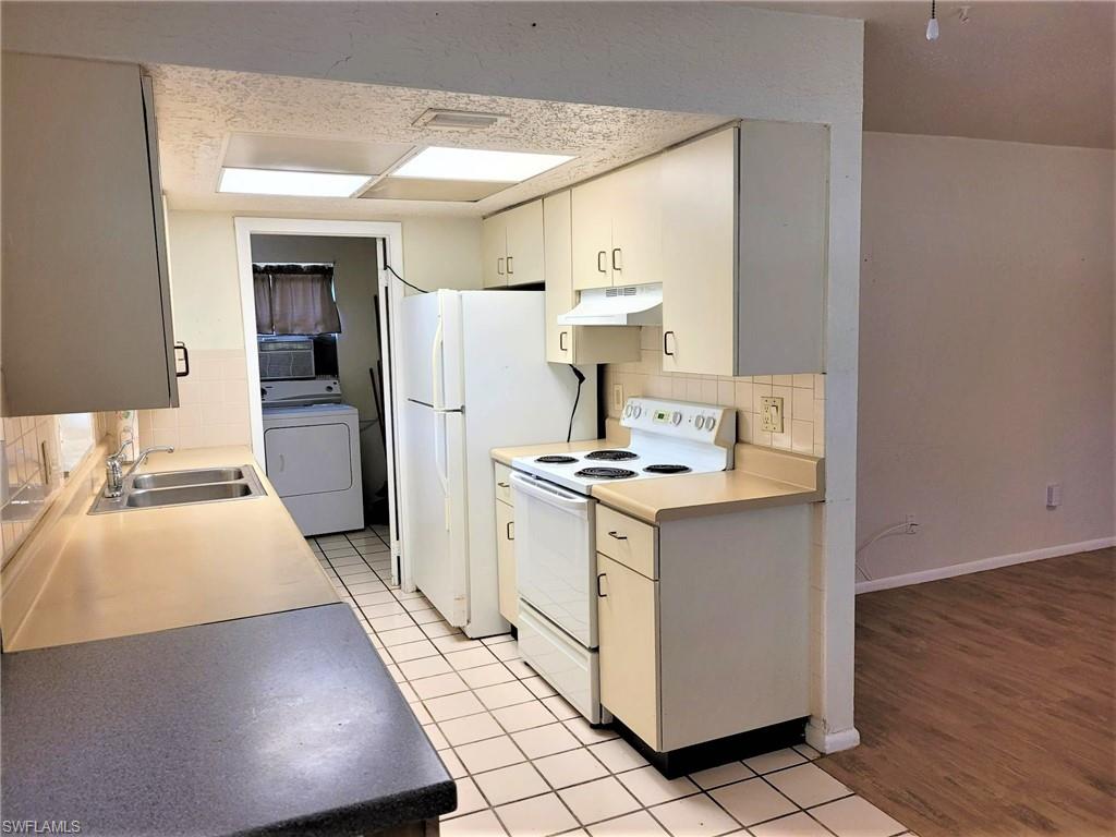 COUNTRY ESTATES - Residential